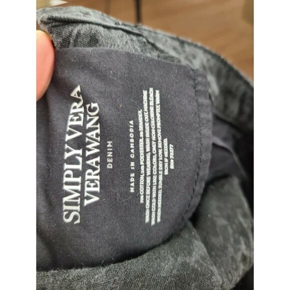 SIMPLY Vera Vera Wang Black Floral Textured Cropped Denim Jeans Size 4P - Picture 8 of 8